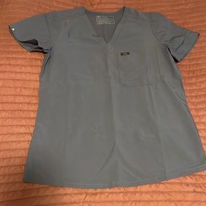 Figs scrub top